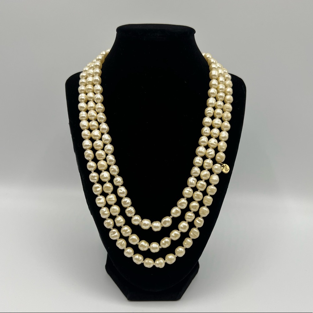 HP🎉 1981 Chanel Pearl Necklace - Picture 2 of 14